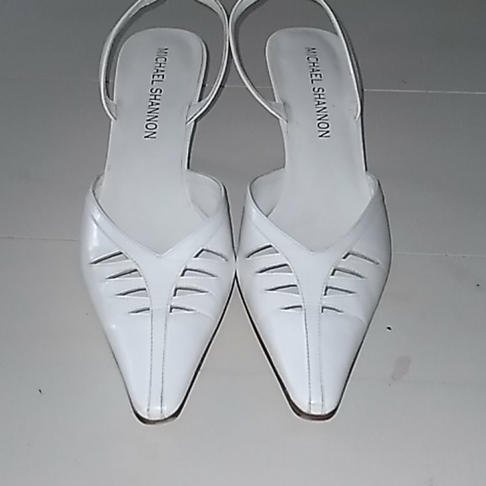 Michael Shannon size 7 sling back white kitten hee
